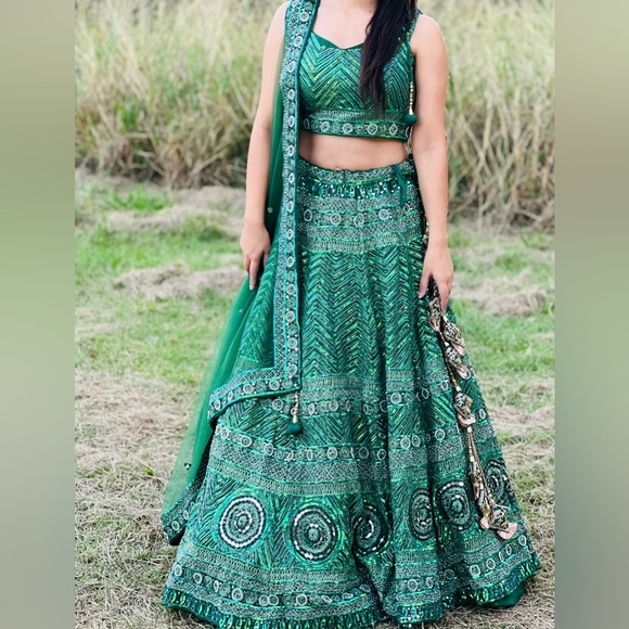 Indian lehenga Fully Handcrafted.Fabric Quality first-rateSHIPPING AVAILABLE.